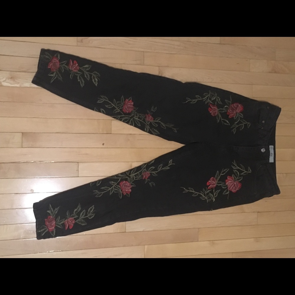 Top shop Rose Moto Embroidered Mom Jeans